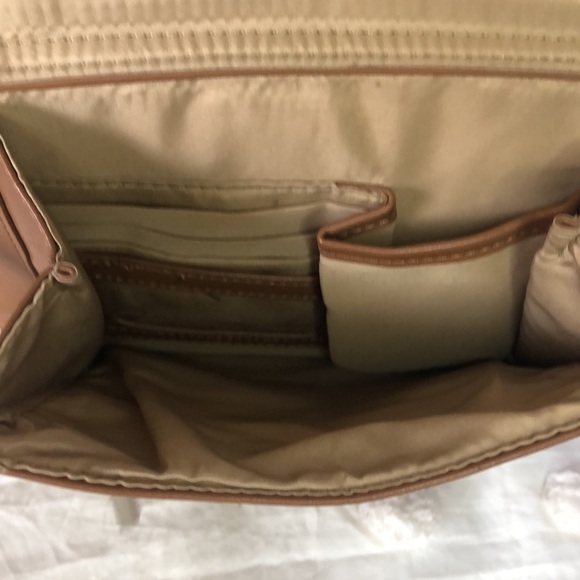 GIANI BERNINI caramel brown genuine buttery soft leather handbag. Adjust straps. - Picture 12 of 16